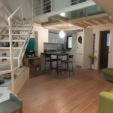 Apartamento La Casa Nel Cortile-Free Parking Milán Exterior foto