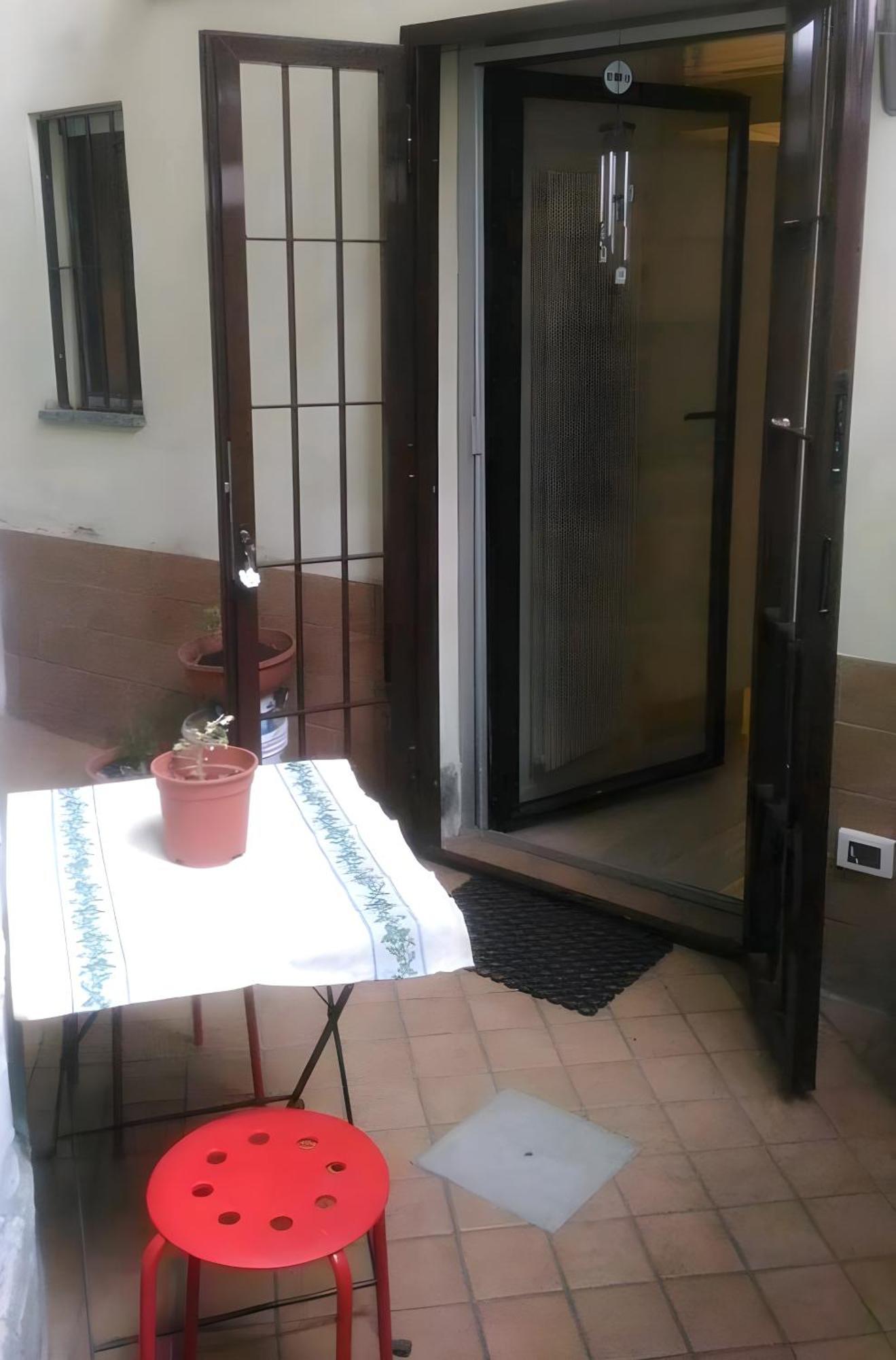 Apartamento La Casa Nel Cortile-Free Parking Milán Exterior foto