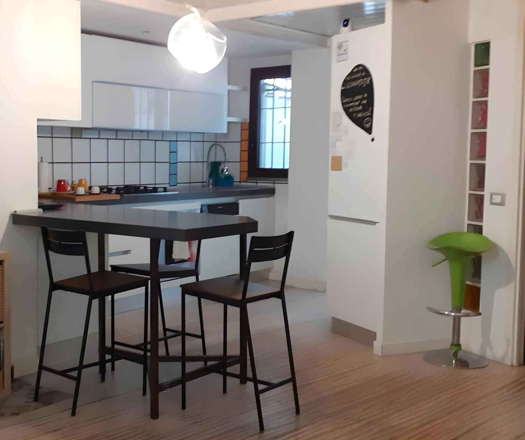 Apartamento La Casa Nel Cortile-Free Parking Milán Exterior foto