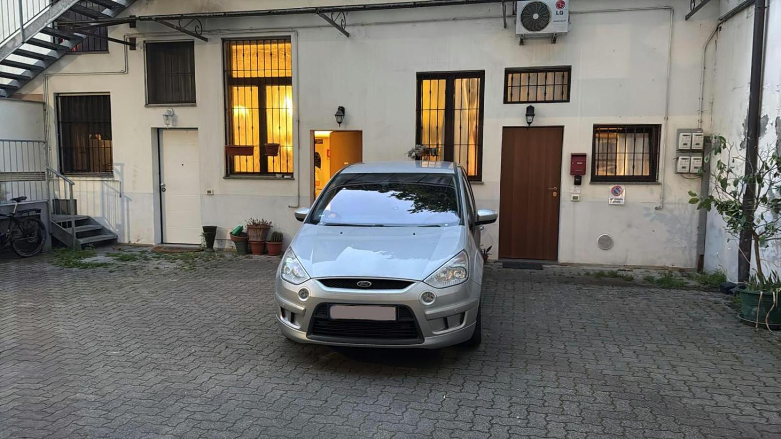 Apartamento La Casa Nel Cortile-Free Parking Milán Exterior foto